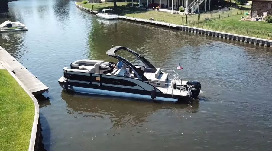 Understanding the Basics of Docking a Pontoon Boat
